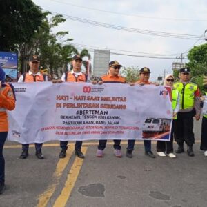 Rangkaian HUT ke -80 RI, KAI Daop 7 Madiun Sosialisasi Keselamatan Di Pintu Pelintasan