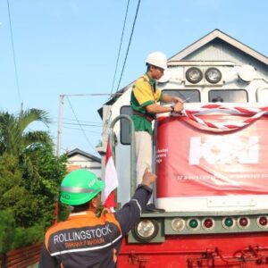 KAI Daop 7 Madiun Ajak Pelanggan Rayakan HUT ke-80 RI di Stasiun dan di Atas Kereta Api