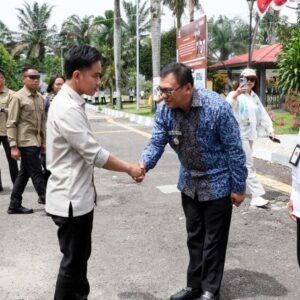 Didampingi Asri Ludin Tambunan, Wapres Gibran Janjikan Laptop Usai Tinjau Sekolah Rakyat di Deli Serdang