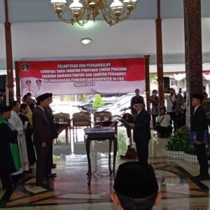 Jelang Pengesahan APBD-P, Bupati Blitar Lakukan Mutasi ke Ratusan Pejabat