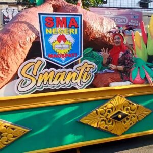 SMA Negeri 1 Maospati Meriahkan Pawai Budaya Magetan 2025