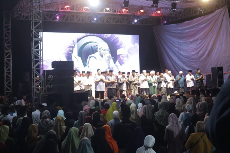 Ribuan Jamaah Hadiri Doa Bersama di Blitar Memohon Keselamatan dan Kedamaian Untuk Bangsa