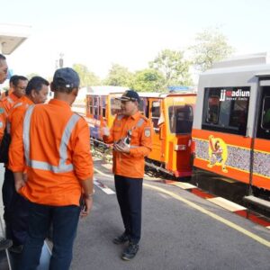 Pastikan Aman Perjalanan KA,  Jajaran Manajemen KAI Daop 7 Madiun Periksa Lintas antara Stasiun Madiun–Jombang