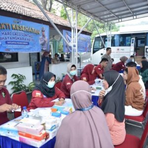 Sambut HUT ke-70 Lalu Lintas, Polres Gresik Adakan Donor Darah, Cek Kesehatan Gratis, dan Pasar Murah
