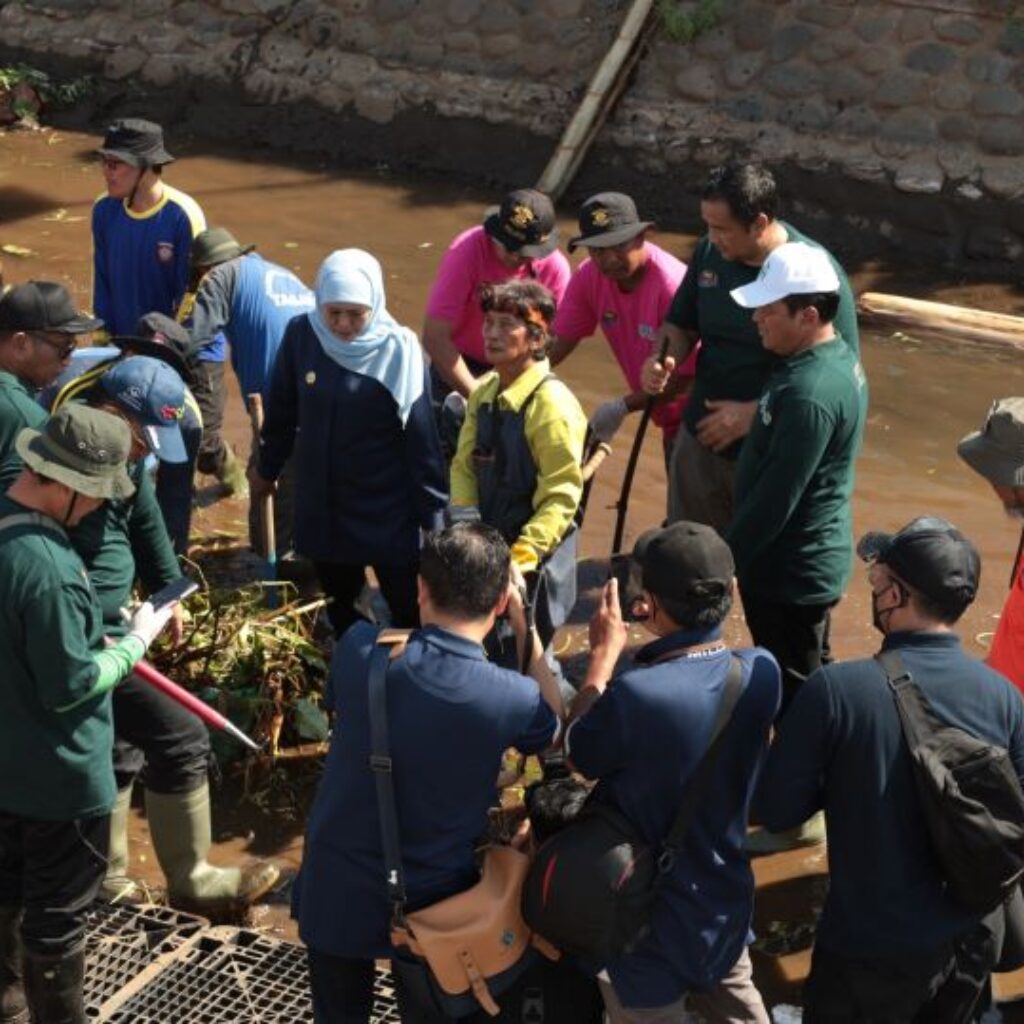 World Cleanup Day, Khofifah dan DLH Jatim Gaungkan Gerakan Sungai Bersih