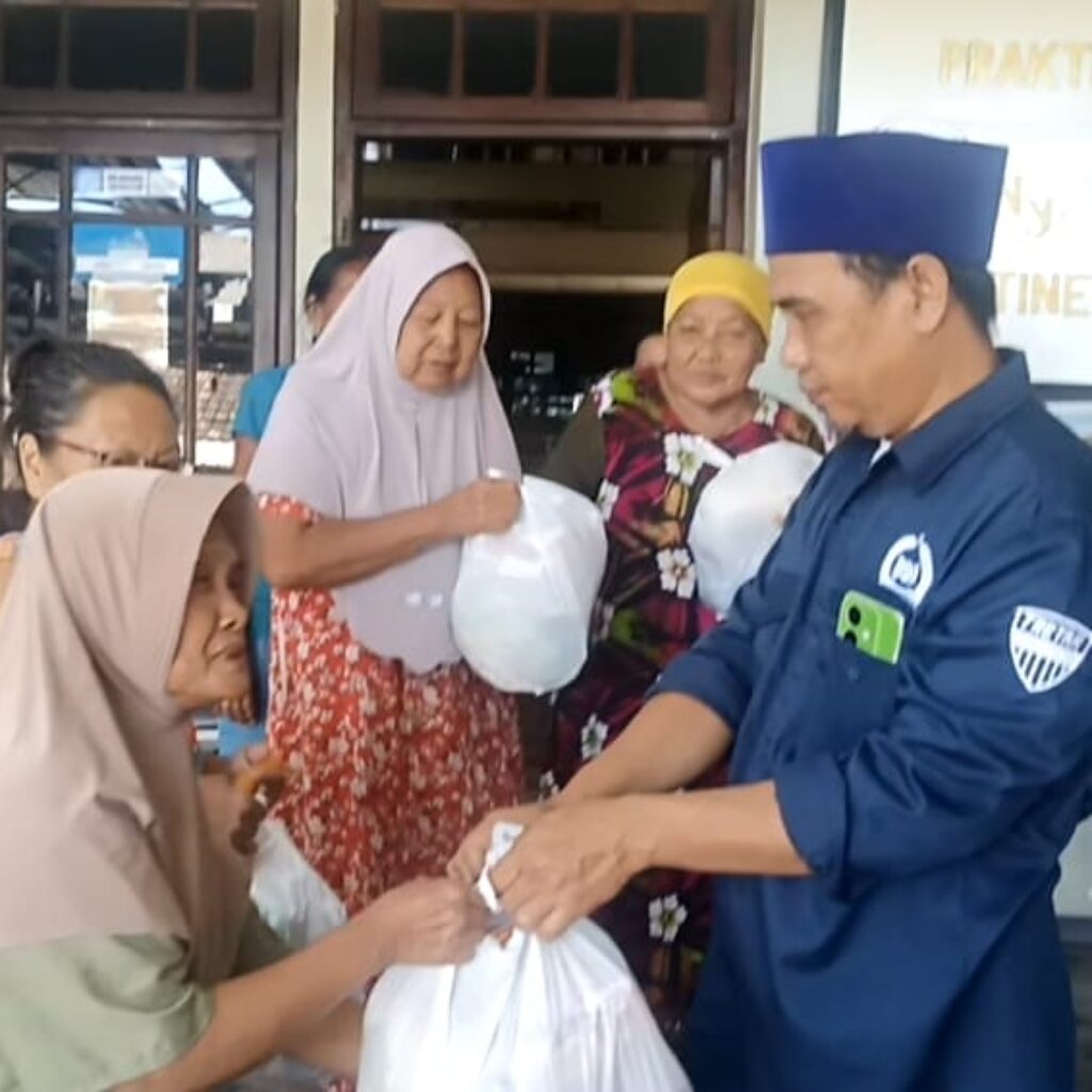 Gerakan Sosial G20: Laskar Tretan Bagi Sembako di Tegalsari