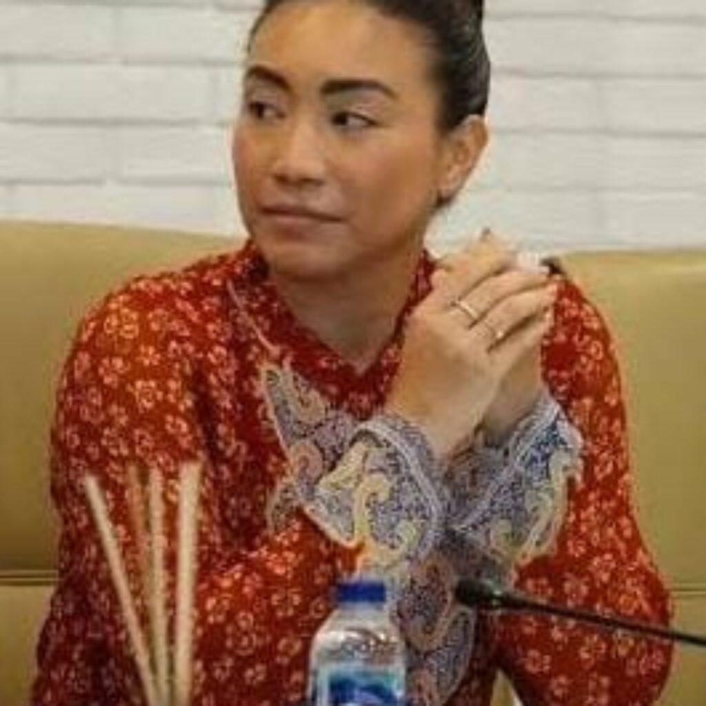 Jacob Ereste : Rahayu Saraswati Menyalakan Cahaya Jiwa di Negeri Kita