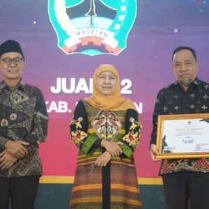 Wakil Bupati Magetan Terima Penghargaan Juara 2 Syariah Award Jawa Timur 2025