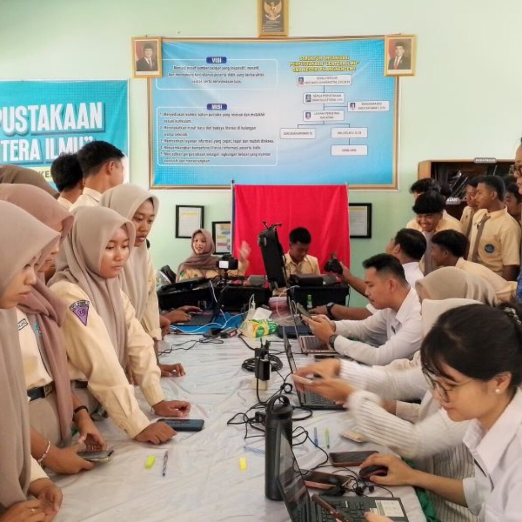 Permudah Pelayanan, Dispendukcapil Jemput Bola Perekaman E- KTP dan Aktivasi IKD di SMA 1 Pilangkeceng