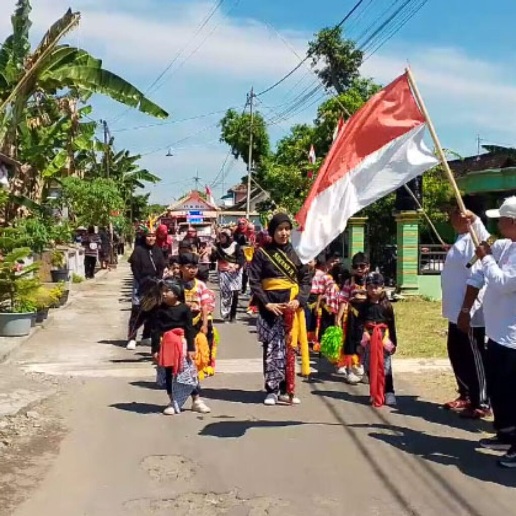 Karnaval Budaya Meriahkan HUT KE-80 RI Desa Suratmajan