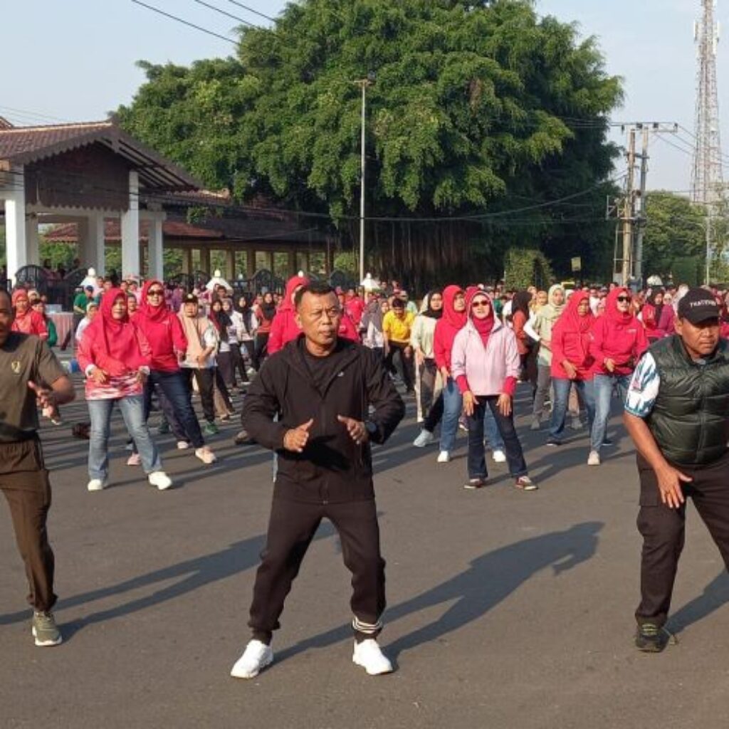 Peringati Haornas 2025, Kang Giri dan Ketua TP PKK Ponorogo Ikuti Senam Bersama