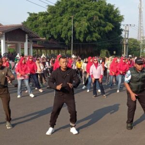 Peringati Haornas 2025, Kang Giri dan Ketua TP PKK Ponorogo Ikuti Senam Bersama