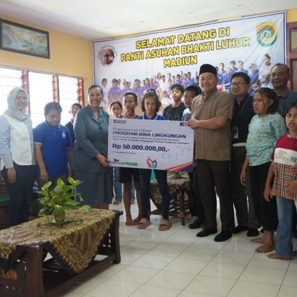 KAI Daop 7 Madiun Kucurkan Bantuan Bina Lingkungan TJSL