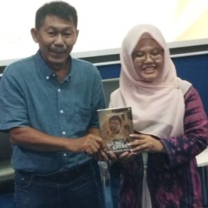 Peluncuran Buku “Wong Katrok Merambah Media” Sekaligus Ujian Skripsi Penulisnya