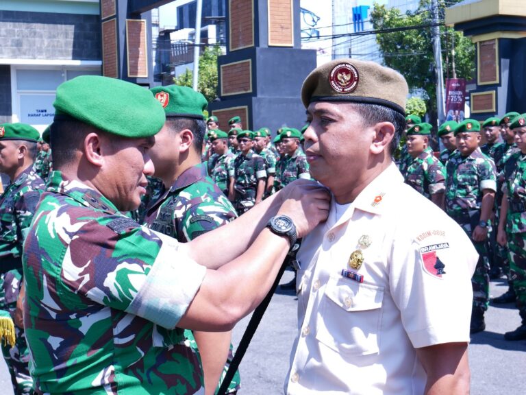 Upacara Kenaikan Pangkat di  Kodim 0808/Blitar, Momentum Meningkatkan Profesionalisme dan Pengabdian