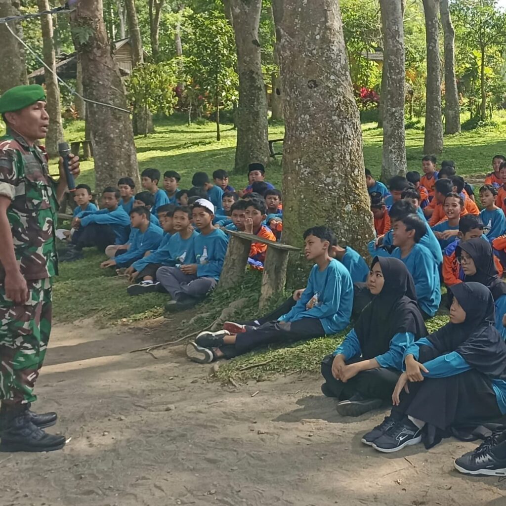 Bati Komsos Koramil Garum Dalam Materi Bela Negara Perkemahan SDIT Al Hikmah Blitar