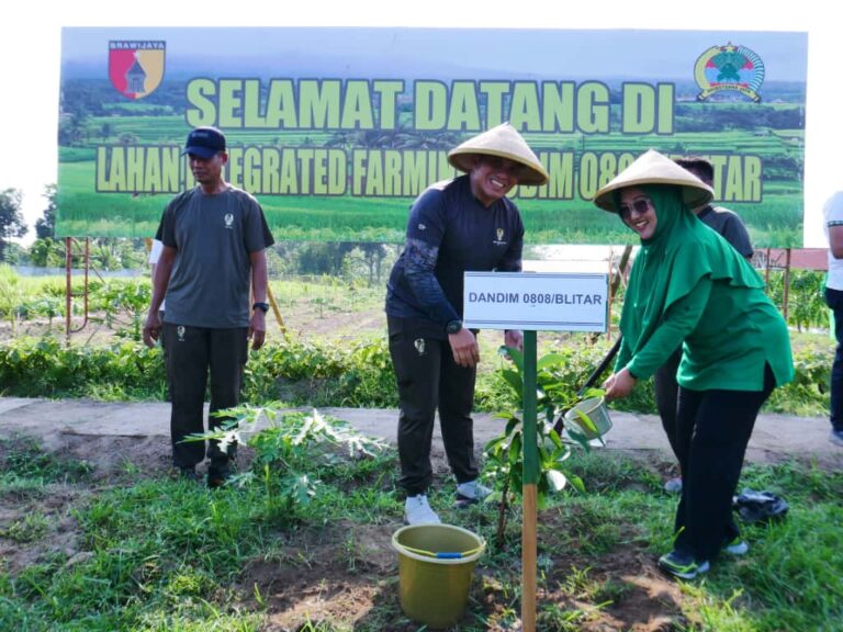 Bakti Sosial Dan Senam Bersama, Warnai Acara Tanam Pohon Dan Sebar Bibit Nila Di Lahan Integrated Farming Kodim 0808 Blitar
