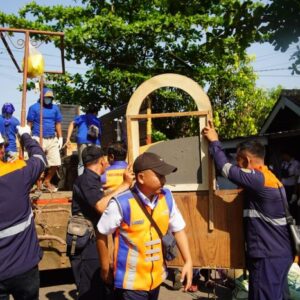 Jaga Aset Negara, KAI Daop 7 Madiun Tertibkan Rumah Perusahaan
