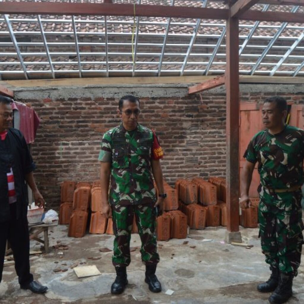 Pastikan Program TMMD Sesuai Target, Dansatgas TMMD ke-126 Kodim Magetan Tinjau Pengerjaan Rutilahu