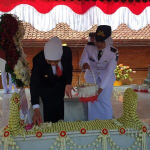 Jelang HUT Jatim Ke-80, Gubernur Khofifah Ziarah Makam Gubernur Suryo