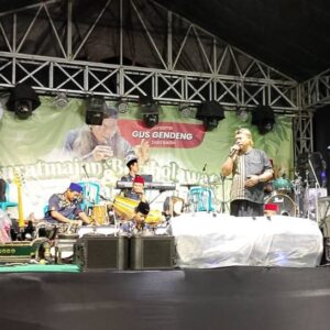 Peringati Sumpah Pemuda, Suratmajan Bersholawat  bersama KH.Gus Gendeng