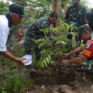 Jaga Keseimbangan Lingkungan, Satgas TMMD ke-126 Kodim 0804/Magetan Tanam Pohon