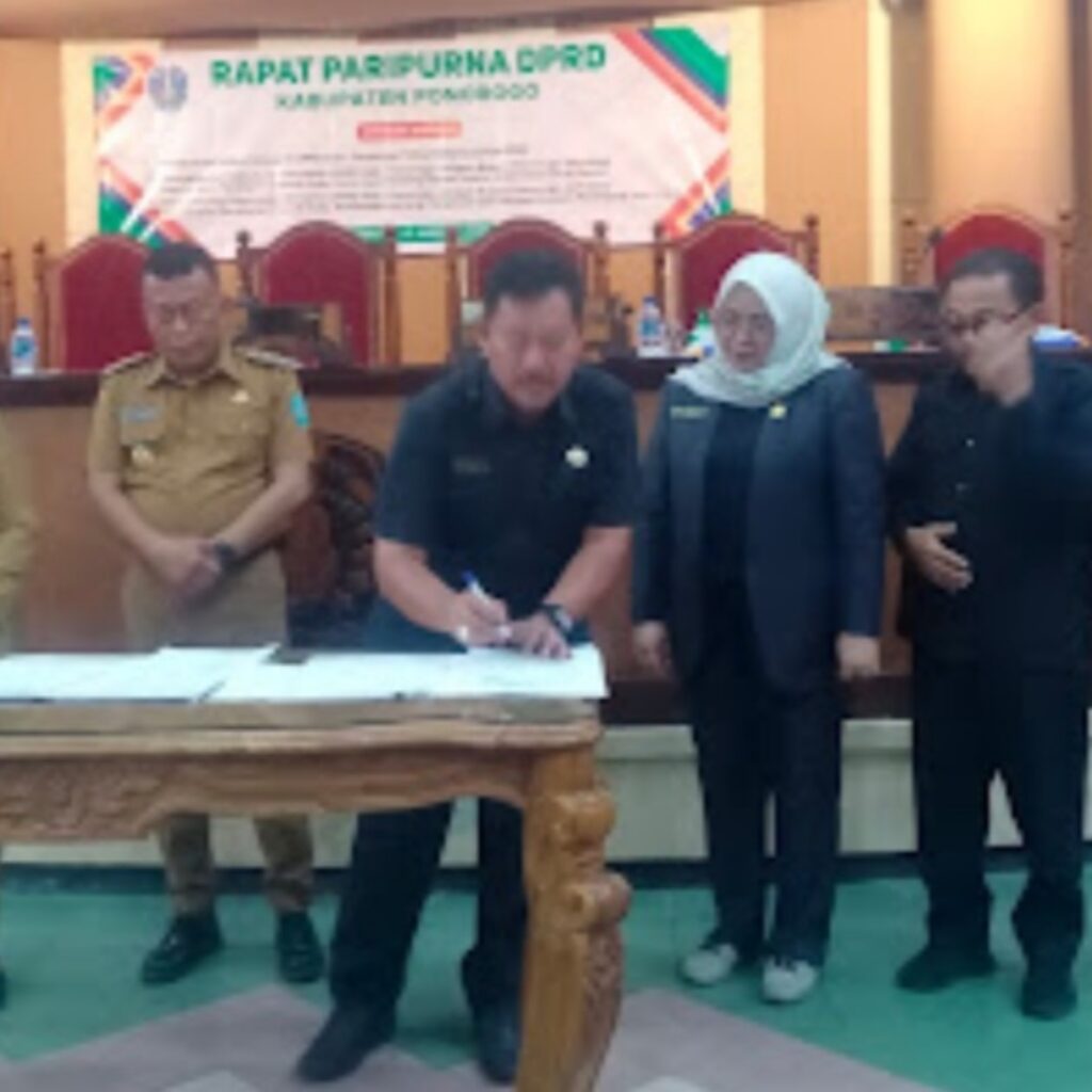 Paripurna Perdana 2025, DPRD Ponorogo Sahkan Raperda Bumdes dan PK5