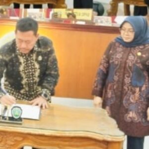Rapat Paripurna DPRD Ponorogo, Tandatangani Bersama KUA-PPAS 2026 dan Perubahan Bapemperda 2025
