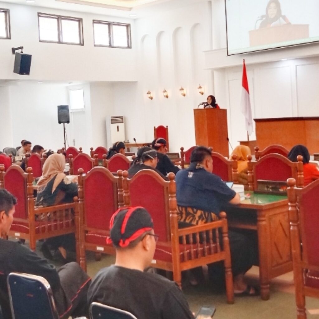 Paripurna DPRD Ponorogo, Sampaikan Nota Keuangan P-APBD 2025 Targetkan PAD Tembus 1 Triliun