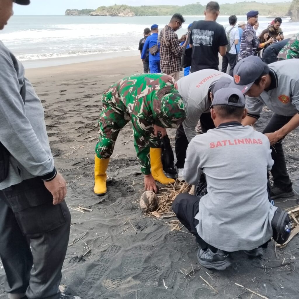 Pantai Bersih, Blitar Targetkan Tarik Daya Minat Wisatawan Kepantai Serang