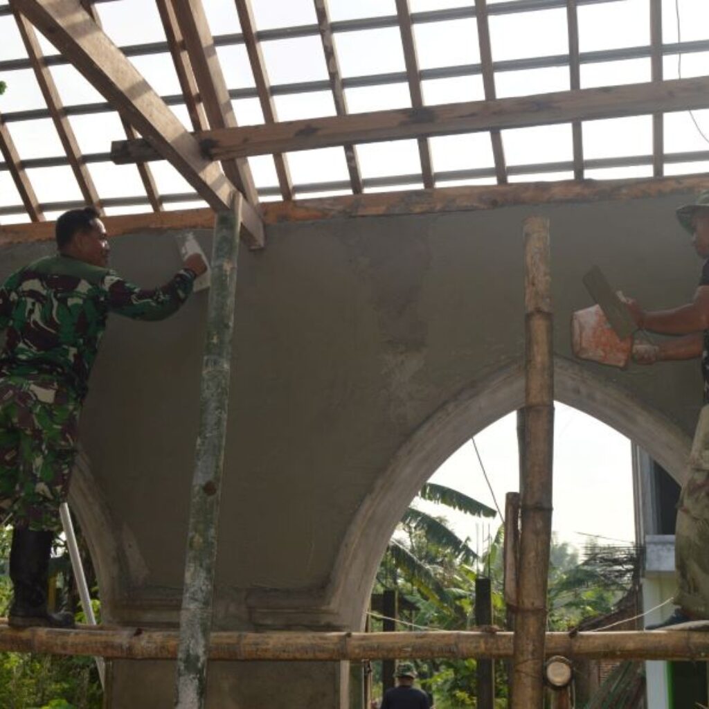 Satgas TMMD Kebut Renovasi Masjid Jami’ Desa Kembangan