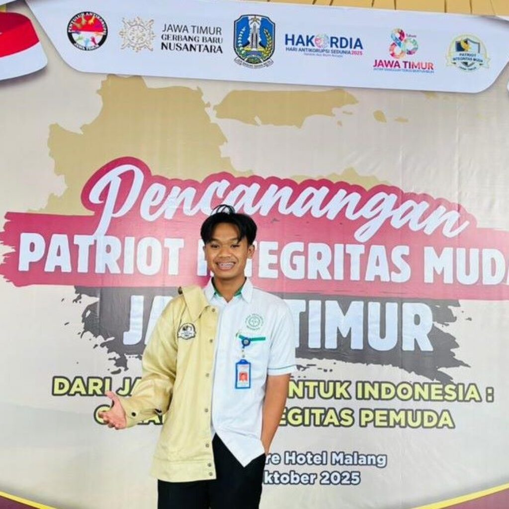 Exellino Vichry Riansyach Terima Penghargaan Sebagai Patriot Integritas Muda Terbaik se Kabupaten Magetan