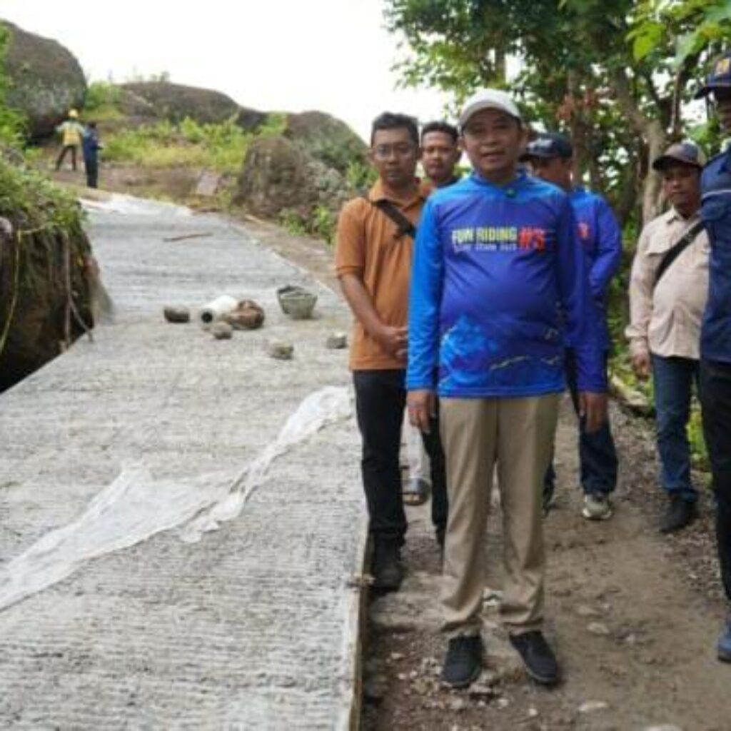Pastikan Pembangunan Berjalan Optimal, Bupati Bondowoso Tinjau Rekonstruksi Jalan Solor-Pancur