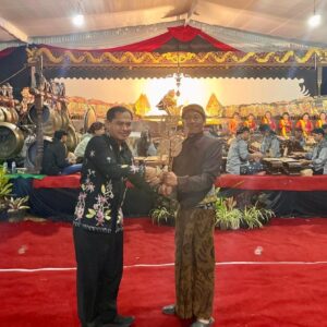 Sosialisasikan KIM Melalui Pagelaran Wayang Kulit