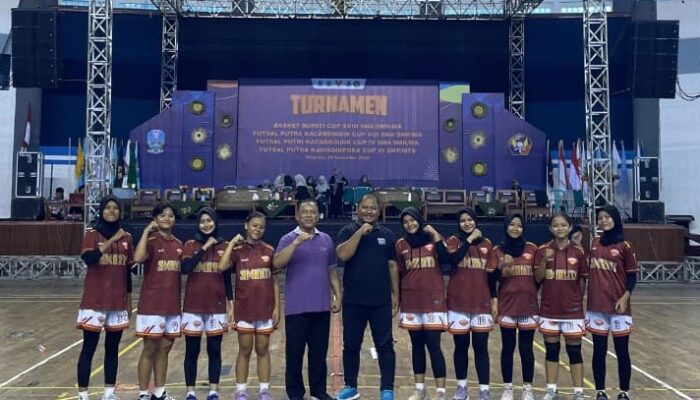 Basketball Tournamen Bupati Cup 2025, Tim Basket Putri SMANTI Raih Juara II