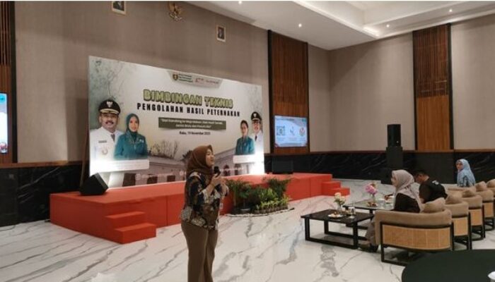 Tingkatkan Pengetahuan dan Ketrampilan Kelompok Wanita Tani, Dinas Perikanan dan Peternakan Kabupaten Ngawi Gelar Bimtek Hasil Peternakan