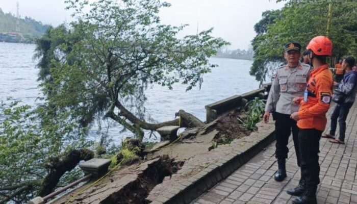 Talud Telaga Sarangan Magetan Amblas, Polisi dan BPBD Gerak Cepat Evakuasi Korban serta 7 Motor Tercebur ke Danau