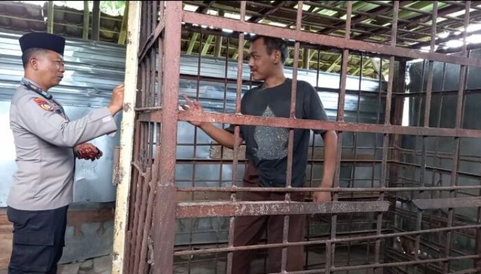 Kerap Mengamuk, Seorang Pemuda Mantan TKI Dikurung Dalam Jeruji Besi di Ponorogo