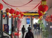 Sambut Imlek 2577, KAI Daop 7 Madiun Hadirkan Ornamen Tematik dan Photobooth “Kuda Api” di Stasiun Madiun