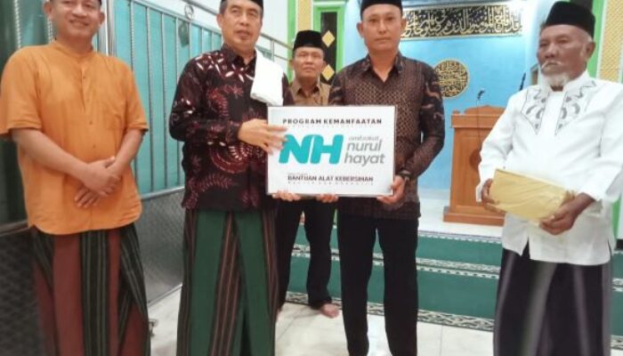 Berpartisipasi Program Bahana Bersahaja, Nurul Hayat Berikan Bantuan Alat Kebersihan, Paket Sembako Hingga Wakaf Al Qur’an