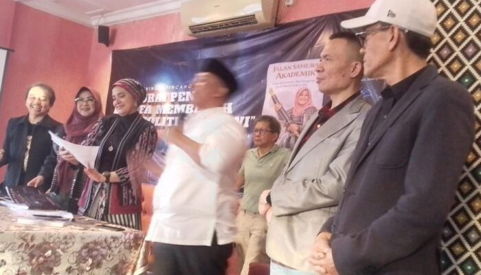 Jacob Ereste : Samurai Pena Dokter Tifauzia Tyasumma Yang Terkesan Menebas Perhatian Publik