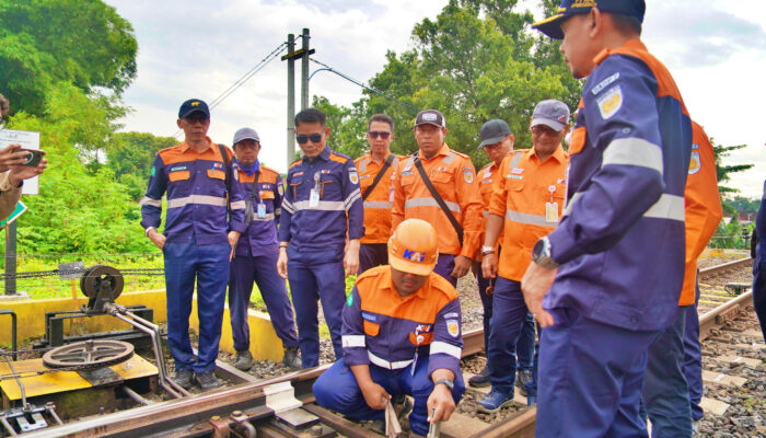 Pastikan Kesiapan Angkutan Lebaran 2026, KAI Daop 7 Madiun Cek Lintas Talun–Tulungagung