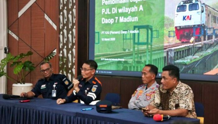 Sambut Angkutan Lebaran, Ratusan Petugas Jaga Lintasan Kereta Api Pembinaan Terpadu