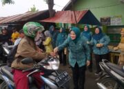 Tim Penggerak  PKK Kabupaten Madiun Bagikan 1.500 Takjil di Jiwan