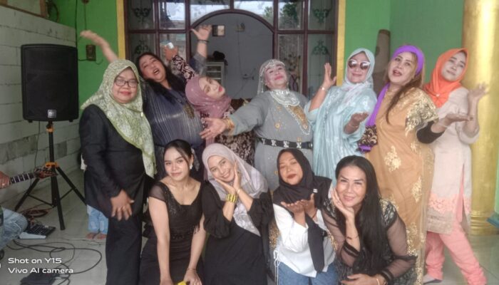 Digoyang Artis Titin Kharisma Halal Bihalal Sidoarjo Damai Bersatu Makin  Meriah