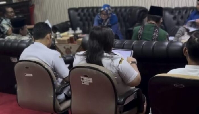 Pimpinan Dewan Terima Hasil Pembahasan Pansus LKPJ DPRD Kabupaten Blitar