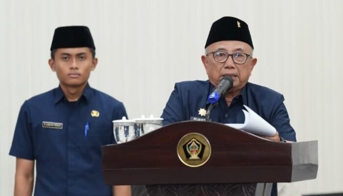 Rapat Paripurna DPRD, Bupati Blitar Sampaikan Pendapat Akhir Laporan Panitia Khusus LKPJ 2025