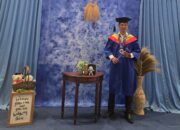 Wisuda Unitomo 2026: Arri Prasetiyawan Pratama Resmi Sandang Gelar Sarjana Hukum