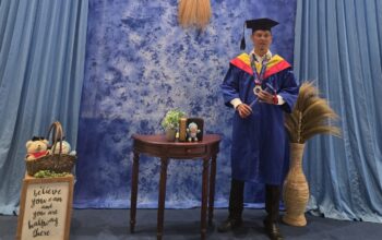 Wisuda Unitomo 2026: Arri Prasetiyawan Pratama Resmi Sandang Gelar Sarjana Hukum