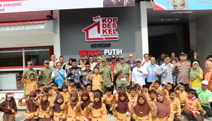 Asrenum Panglima TNI Tinjau Kesiapan KDKMP di Blitar, Tekankan Sinergitas BUMN dan TNI untuk Ekonomi Rakyat
